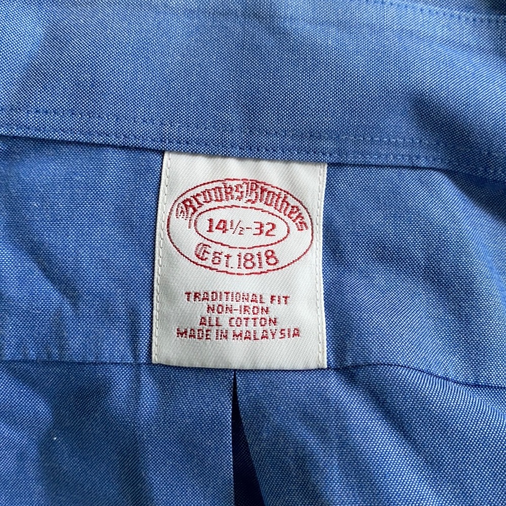 Traditional fit dress shirt